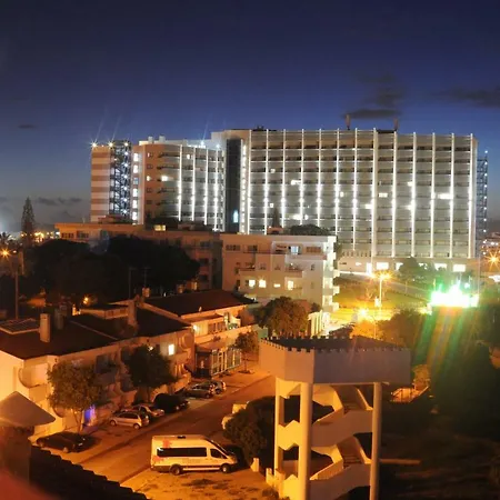 Algarve Vacations Flat 度假居 *